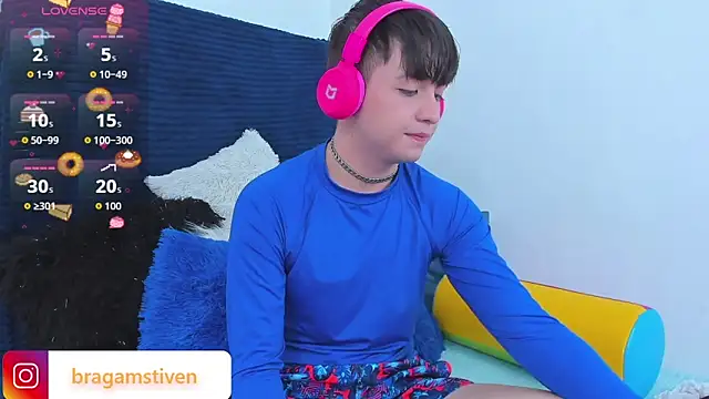 Snapshot of Bragam_Stiven chatting on 10-04-25, 10:35 Bragam Stiven online show from 10-04-25, 10:35