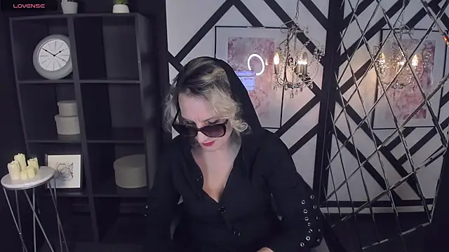 Queen Anna  online show from 01-13-25, 06:59