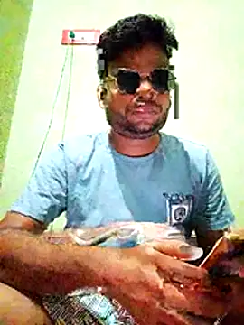 Snapshot of RohanBig chatting on 05-12-26, 02:14 RohanBig online show from 05-12-26, 02:14