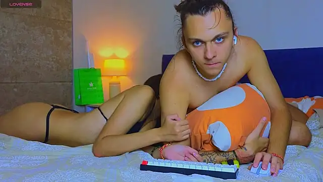 Snapshot of do_u_know_them chatting on 01-15-25, 03:07 do u know them online show from 01-15-25, 03:07