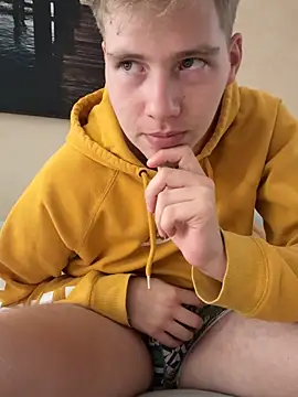 Snapshot of CDLukeLucy420 chatting on 10-07-25, 09:50 CDLukeLucy420 online show from 10-07-25, 09:50