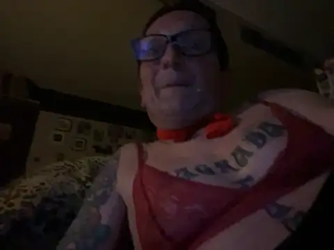 Snapshot of Ladyluve chatting on 03-23-26, 03:21 Ladyluve online show from 03-23-26, 03:21