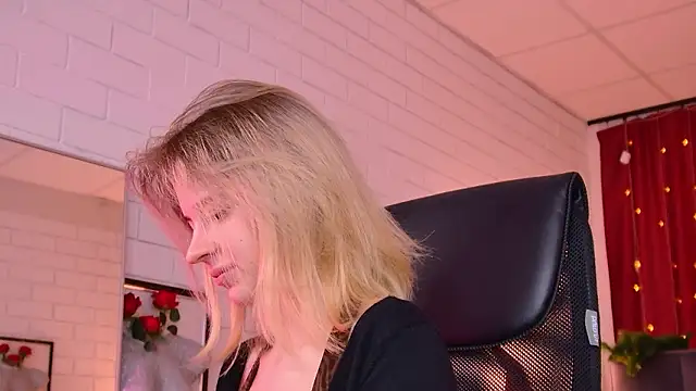 TinaDavil online show from 01-19-26, 01:15