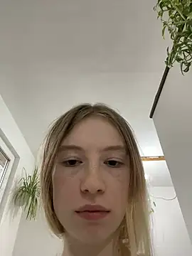 Snapshot of minidivaa_ chatting on 01-08-25, 05:16 minidivaa  online show from 01-08-25, 05:16