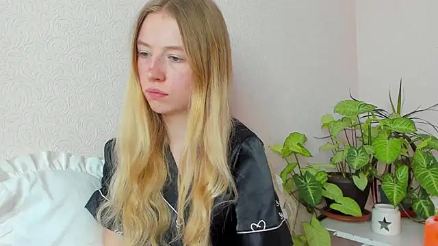 Snapshot of minidivaa_ chatting on 01-10-25, 11:43 minidivaa  online show from 01-10-25, 11:43