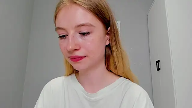 Snapshot of minidivaa_ chatting on 01-24-25, 11:12 minidivaa  online show from 01-24-25, 11:12