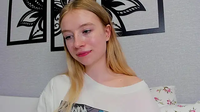 Snapshot of minidivaa_ chatting on 01-25-25, 02:15 minidivaa  online show from 01-25-25, 02:15