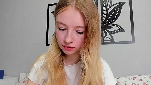 Snapshot of minidivaa_ chatting on 02-04-25, 04:18 minidivaa  online show from 02-04-25, 04:18