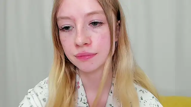 Snapshot of minidivaa_ chatting on 03-05-25, 11:27 minidivaa  online show from 03-05-25, 11:27