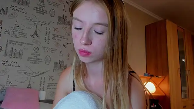 Snapshot of minidivaa_ chatting on 09-13-25, 07:24 minidivaa  online show from 09-13-25, 07:24