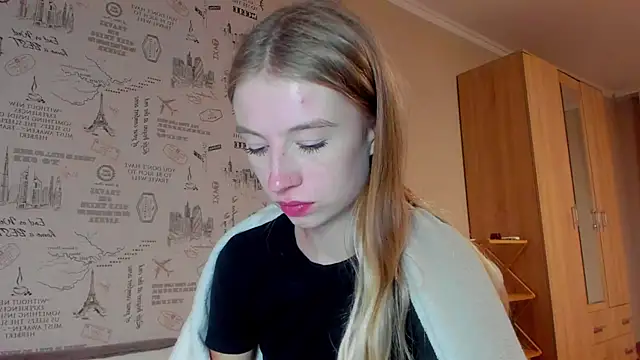 Snapshot of minidivaa_ chatting on 09-21-25, 08:10 minidivaa  online show from 09-21-25, 08:10