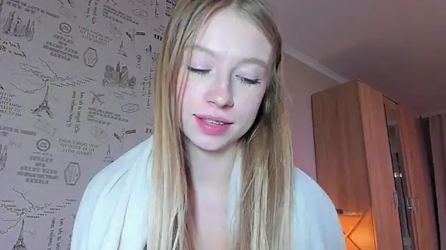 Snapshot of minidivaa_ chatting on 10-04-25, 09:13 minidivaa  online show from 10-04-25, 09:13