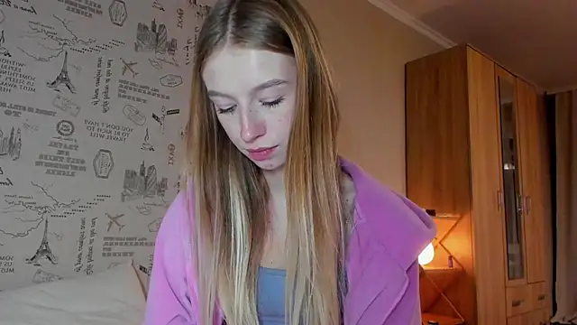 Snapshot of minidivaa_ chatting on 10-14-25, 10:32 minidivaa  online show from 10-14-25, 10:32