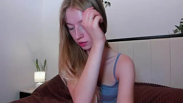 Snapshot of minidivaa_ chatting on 10-23-25, 06:13 minidivaa  online show from 10-23-25, 06:13