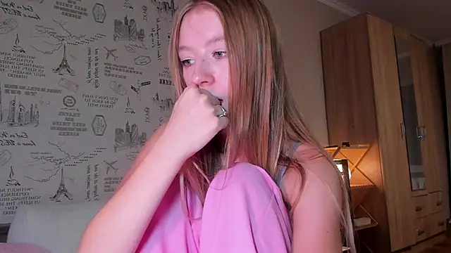 minidivaa  online show from 10-25-25, 08:58