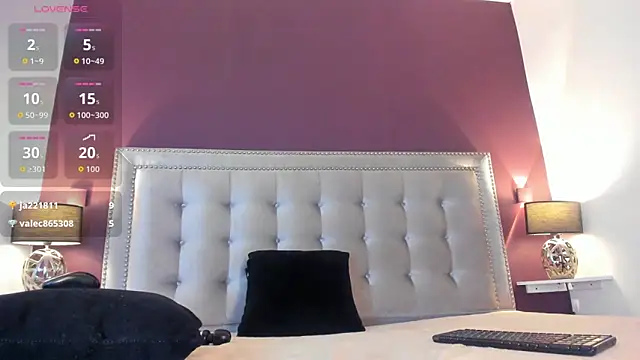 IssyRosse online show from 10-29-25, 01:46