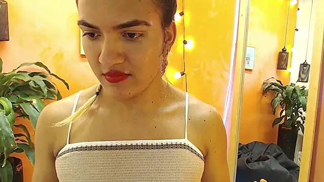 Snapshot of aslyhernandez_7 chatting on 01-20-25, 05:59 aslyhernandez 7 online show from 01-20-25, 05:59