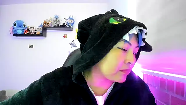 Shaddycute  online show from 11-18-25, 05:06