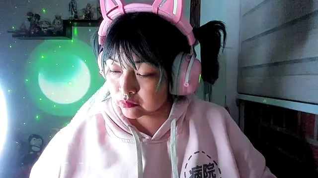 Shaddycute  online show from 06-22-26, 03:25