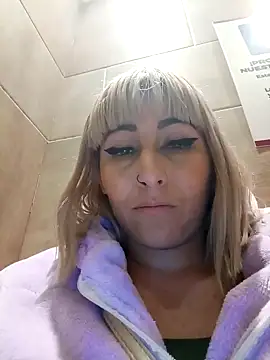 Snapshot of florecita9 chatting on 12-15-24, 01:02 florecita9 online show from 12-15-24, 01:02