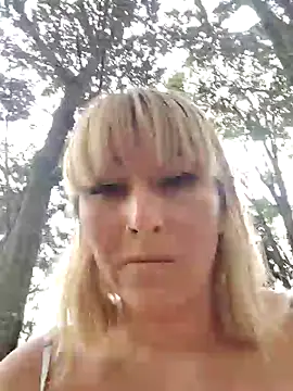Snapshot of florecita9 chatting on 02-11-25, 04:35 florecita9 online show from 02-11-25, 04:35
