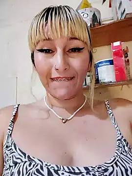 Snapshot of florecita9 chatting on 02-21-25, 11:43 florecita9 online show from 02-21-25, 11:43