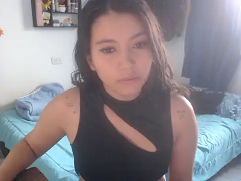 Snapshot of HannaKlein chatting on 01-17-26, 02:00 HannaKlein online show from 01-17-26, 02:00