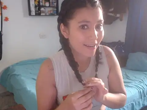 Snapshot of HannaKlein chatting on 02-17-26, 01:18 HannaKlein online show from 02-17-26, 01:18