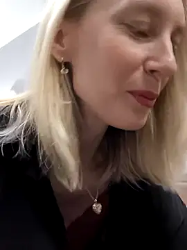 AvelinaLeoni online show from 12-19-25, 06:53