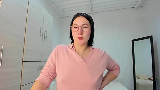 Elle Lee  online show from 11-06-25, 03:35