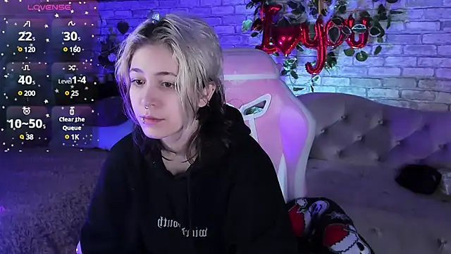 Snapshot of Alex_Howell chatting on 03-11-25, 08:42 Alex Howell online show from 03-11-25, 08:42