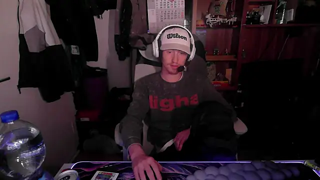 leon29leo online show from 10-21-25, 05:02