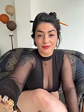 Snapshot of karenlennox1 chatting on 02-15-26, 07:54 karenlennox1 online show from 02-15-26, 07:54