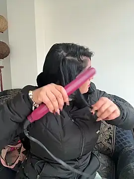 Snapshot of karenlennox1 chatting on 02-16-26, 11:01 karenlennox1 online show from 02-16-26, 11:01