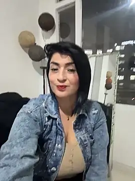 Snapshot of karenlennox1 chatting on 02-25-26, 11:58 karenlennox1 online show from 02-25-26, 11:58