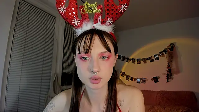 Snapshot of Jenny_darling_love chatting on 12-23-24, 09:51 Jenny darling love online show from 12-23-24, 09:51