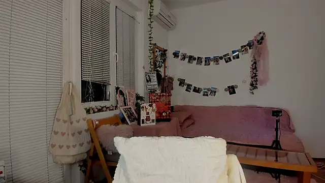 Snapshot of Jenny_darling_love chatting on 12-28-24, 06:18 Jenny darling love online show from 12-28-24, 06:18