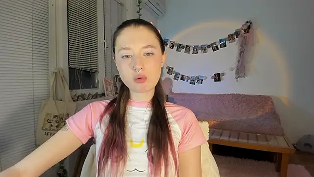 Snapshot of Jenny_darling_love chatting on 01-17-25, 10:23 Jenny darling love online show from 01-17-25, 10:23