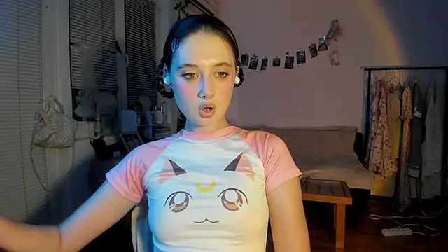 Snapshot of Jenny_darling_love chatting on 09-23-25, 06:11 Jenny darling love online show from 09-23-25, 06:11