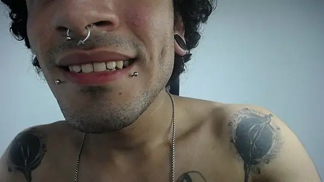 Snapshot of present_the_magic chatting on 01-13-25, 06:27 present the magic online show from 01-13-25, 06:27