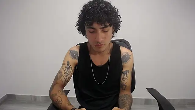 Snapshot of present_the_magic chatting on 01-15-25, 04:57 present the magic online show from 01-15-25, 04:57