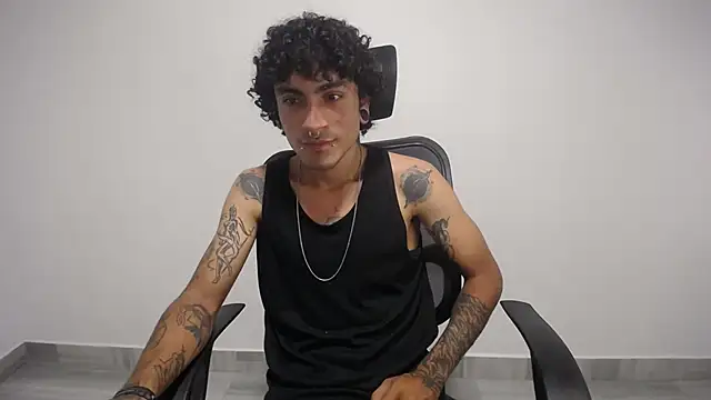 Snapshot of present_the_magic chatting on 01-15-25, 08:20 present the magic online show from 01-15-25, 08:20