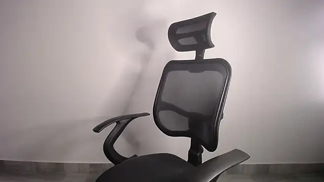 Snapshot of present_the_magic chatting on 01-19-25, 05:26 present the magic online show from 01-19-25, 05:26