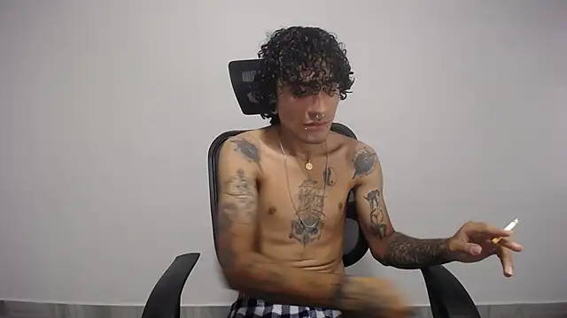 Snapshot of present_the_magic chatting on 01-20-25, 03:26 present the magic online show from 01-20-25, 03:26