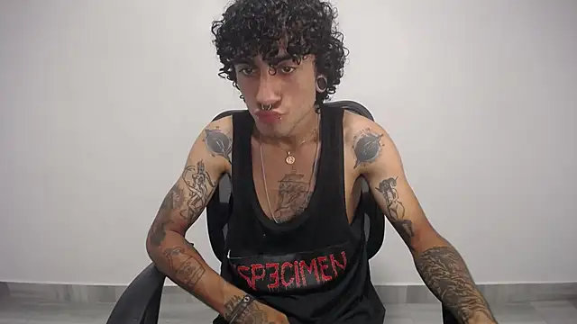 Snapshot of present_the_magic chatting on 01-27-25, 01:16 present the magic online show from 01-27-25, 01:16