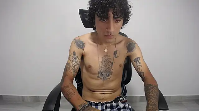 Snapshot of present_the_magic chatting on 01-31-25, 02:15 present the magic online show from 01-31-25, 02:15