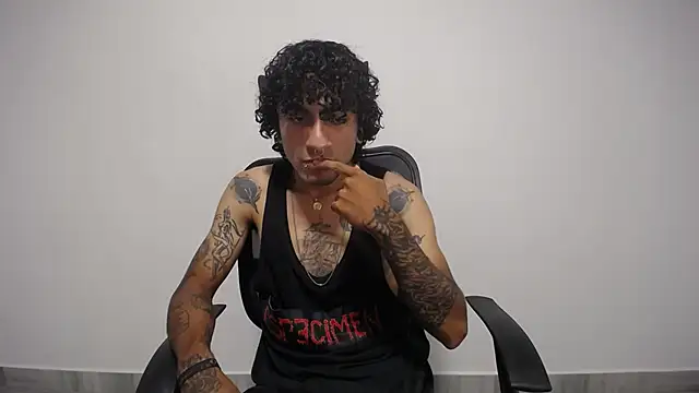 Snapshot of present_the_magic chatting on 02-01-25, 11:37 present the magic online show from 02-01-25, 11:37