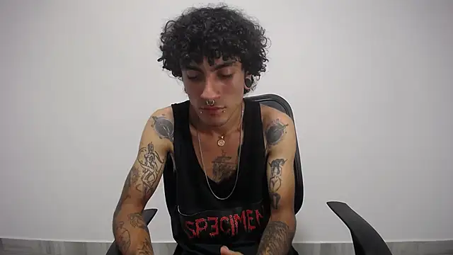 Snapshot of present_the_magic chatting on 02-03-25, 10:00 present the magic online show from 02-03-25, 10:00