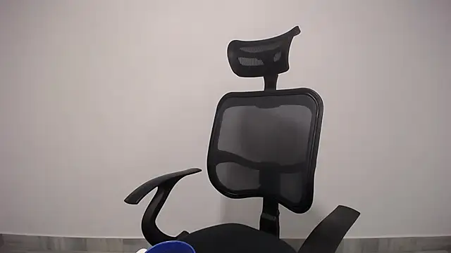 Snapshot of present_the_magic chatting on 02-04-25, 04:05 present the magic online show from 02-04-25, 04:05