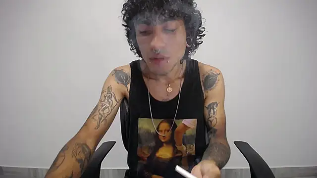 Snapshot of present_the_magic chatting on 02-06-25, 07:51 present the magic online show from 02-06-25, 07:51